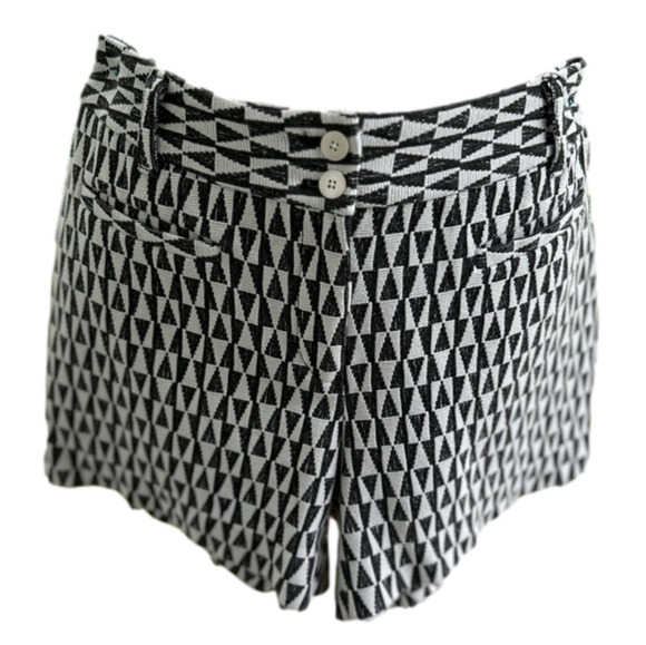 Cartonnier Pants - Anthropologie Cartonnier Shorts B/W Geometric Triangle Pattern Print Size 6